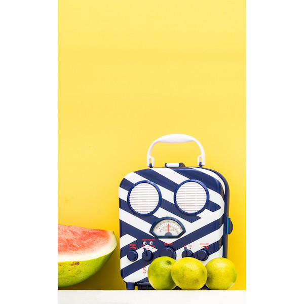 SunnyLife Beach Sounds MP3 Smartphone Iphone Speakers Radio Water Resistant MONT SunnyLife Beach Sounds MP3 Smartphone Iphone Speakers Radio Water Resistant MONT